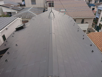 雨漏りを起こしたスレート屋根