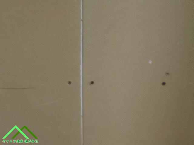 ビスで固定したボード材