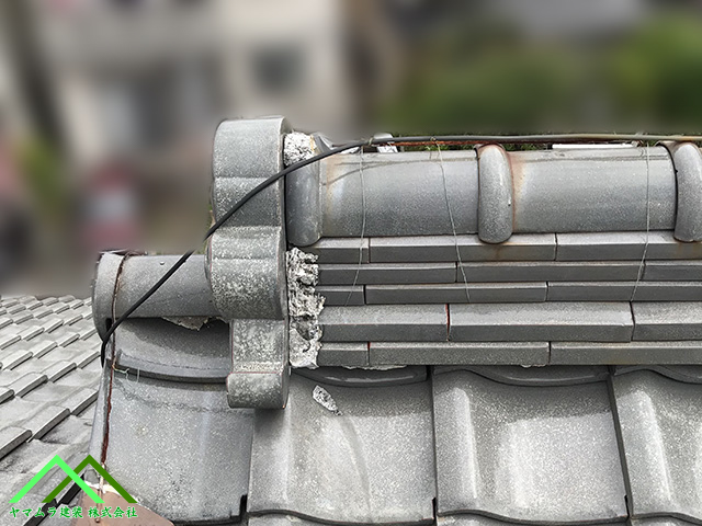 鬼瓦の漆喰剥がれ
