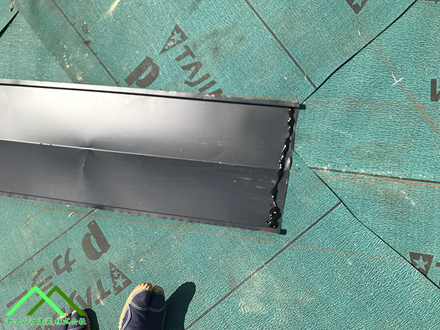 谷鈑金の接続にコーキング