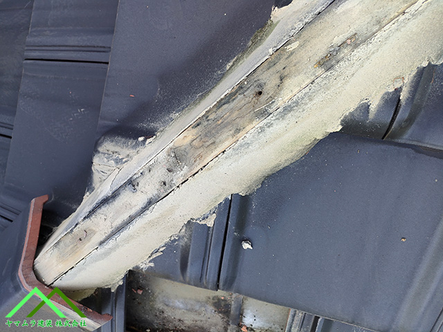 漆喰を取り剥がします