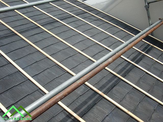 既存の屋根材の上に胴縁
