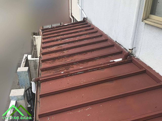 竪樋も劣化気味