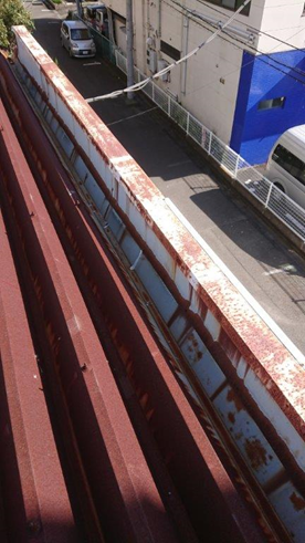 沼津市鉄骨ビルの雨漏りが続き笠木のコーキング補修と錆止め塗装