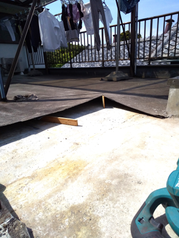 沼津市ベランダ雨漏り補修前