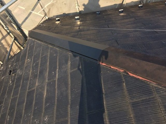 棟板金交換の様子