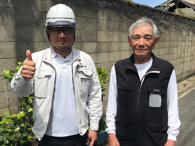 カバー工法　お客様との写真①