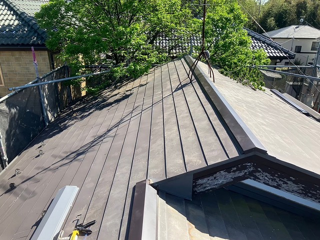 草加市　屋根　棟交換　劣化　リフォーム　植木伐採
