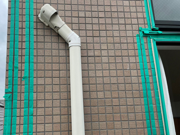 目地周辺の清掃とマスキング