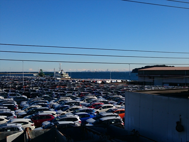 海の近くは塩害を受けやすいため金属屋根には厳しい環境です