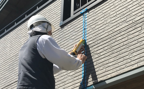 外壁のサイディングボードの継ぎ目をコーキング補修