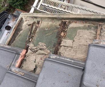 瓦の部分補修ビフォー