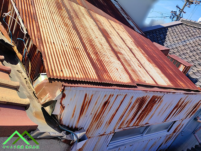 錆びた屋根
