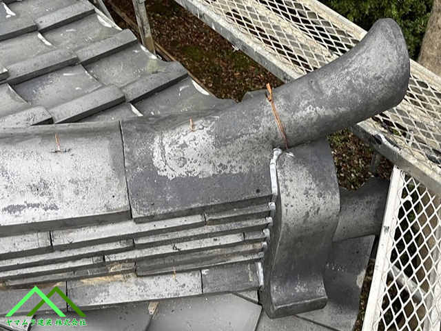 コーキングを塗って隙間埋め