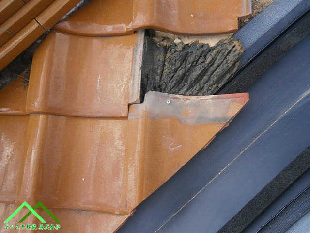 屋根土とビスで固定