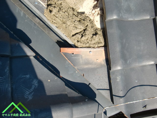 釘穴を別にあけます