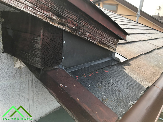 隙間にコーキング