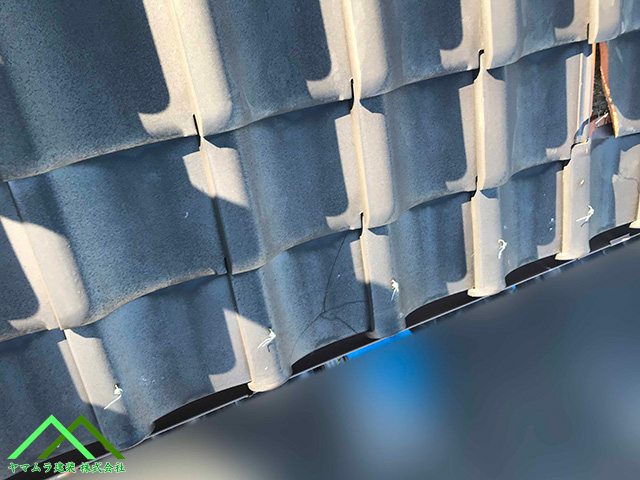 表面にヒビがはいています