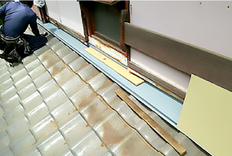 ガルバリウム鋼板を加工して取り付けていきます