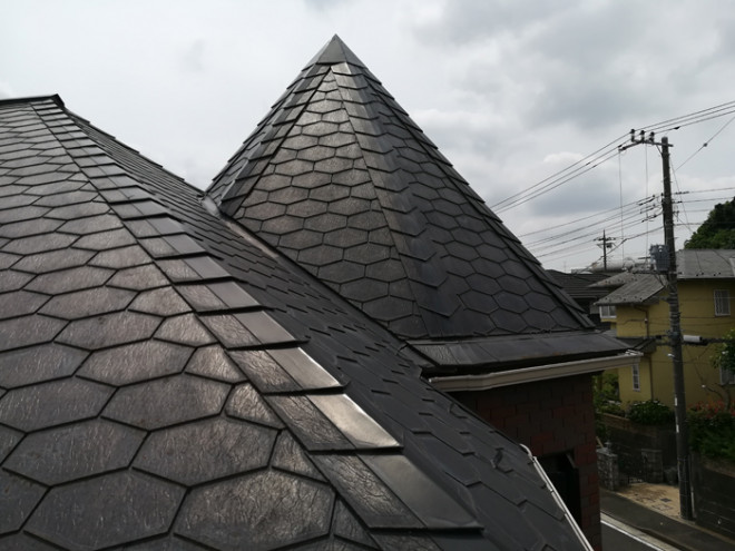 雨漏りしている屋根