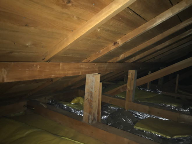 横浜市西区藤棚町で天窓からの雨漏りから屋根葺き替え工事のご提案