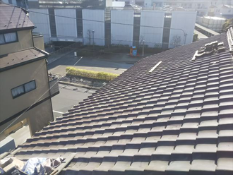 瓦を積み直し中02