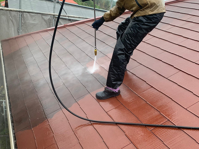 【工程1】高圧洗浄で汚れを徹底除去