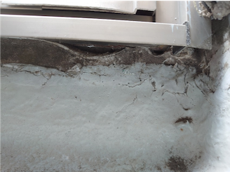 サッシ周りのコーキング劣化