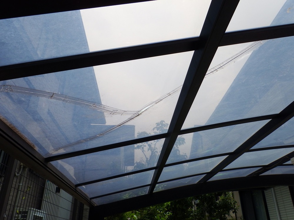 カーポート屋根の割れ