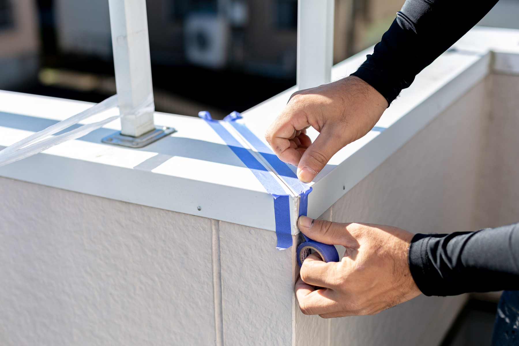 笠木のコーキングを補修