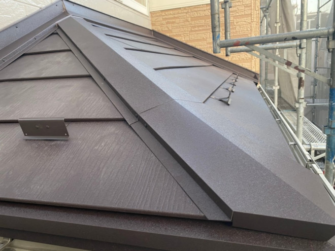 棟板金設置後の屋根
