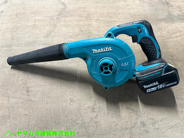 34名古屋市瑞穂区　瓦葺き替え　ブロワーで屋根全体を葺き掃除します。