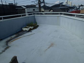 雨漏りを引き起こしている陸屋根