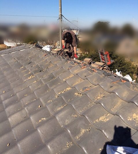 棟の取り外し作業中の様子