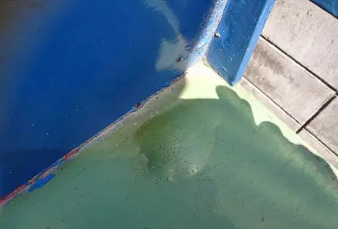 ベランダの防水層が膨れています