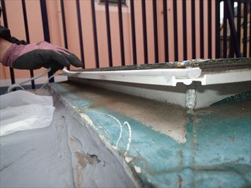 防水パッキン取り付け