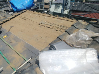 屋根葺き直し工事　屋根材撤去