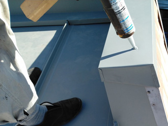 屋根葺き替え工事　コーキング処理