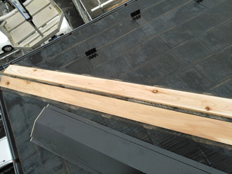 横浜市神奈川区神大寺で強風被害で飛散した棟板金の交換工事