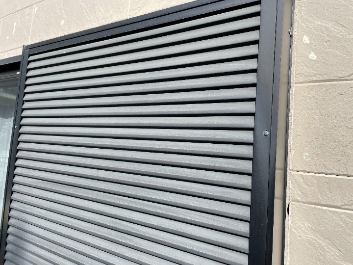 塗膜の劣化が進行し色褪せやチョーキングが目立った状態