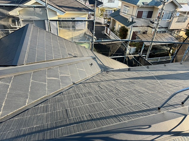 久喜市の木造住宅屋根の張替えをご検討のお客様「コロニアル屋根」を緑のスーパーガルテクトで快適カバー工事