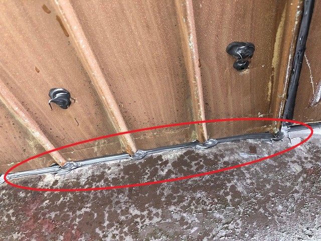 流れ壁壁際コーキング　釘頭コーキング