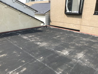 不良箇所が見られる陸屋根