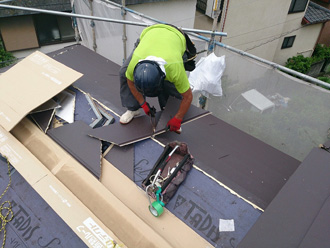 ガルバリウム鋼板を設置