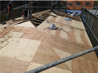 新しい垂木・野地板の設置