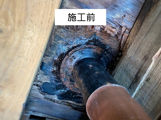 施工前の水漏れしているベランダ排水溝