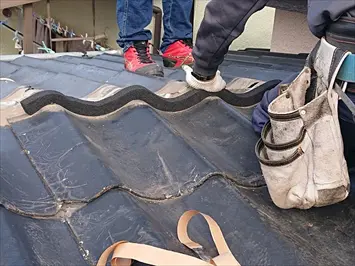 面戸を取り付け隙間を塞ぎます