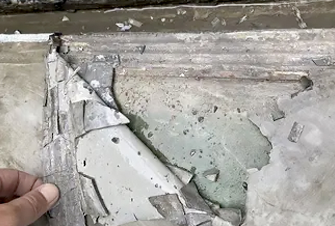 ベランダ防水層の剥がれ