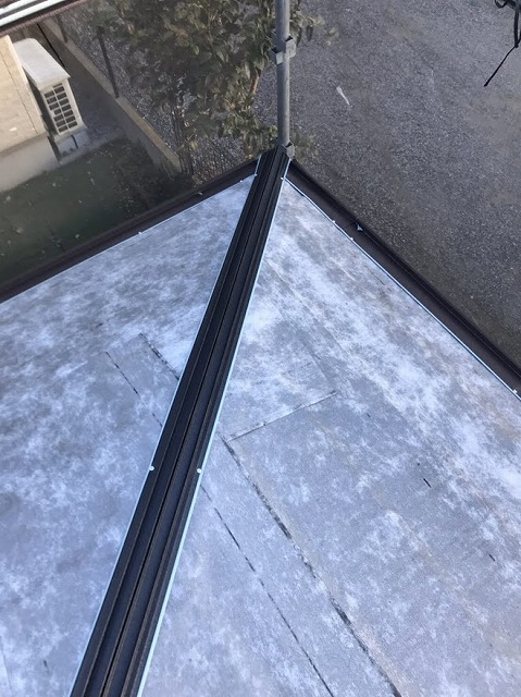 設置された谷板金