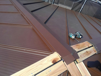 棟板金取り付け